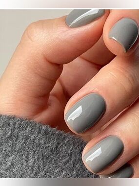 Classic Gray Press-On Nails - Neutral Gray Short Oval